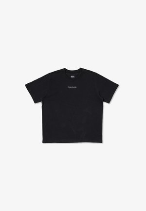 Melns īss piedurkņu t-krekls ar apaļu apkakli un nelielu baltu "Brooks Running" logotipu centrā uz krūtīm.