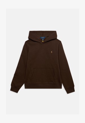 Bruine hoodie met lange mouwen, voorkangoeroezak en klein gouden Polo Ralph Lauren-logo op de linkerborst tegen een witte achtergrond.