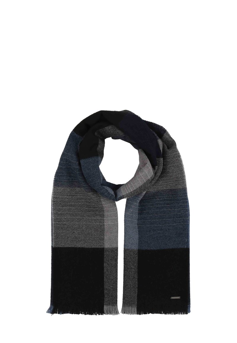 Sciarpa tessuta con strisce in tonalità di blu navy, grigio e nero. Il materiale è morbido con bordi frangiati; include un piccolo accento con il marchio.