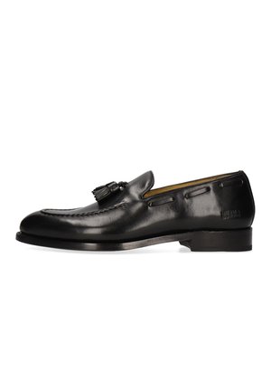 Zwarte leren herenslipper met kwastjes bovenop, lage gestapelde hak, zijkant met geperst merklogo en mocassin-stijl stiksels.