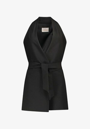Zwarte mouwloze wikkeljurk met brede kraag en ceintuur om de taille, label "EMME" aan de binnenkant van de kraag.