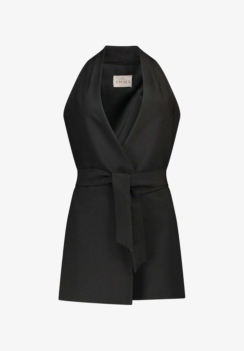 Abito nero senza maniche con collo ampio e cintura abbinata da annodare in vita, con etichetta "EMME" all'interno del collo.
