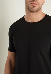 Tezenis THERMO ROUND NECK - Jednoduché tričko - nero