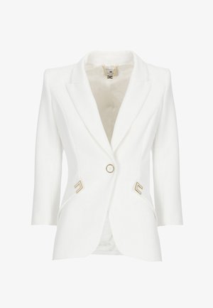 Weißer maßgeschneiderter Blazer mit einem einzelnen goldumrandeten Knopf, Reverskragen und goldenen Dekorationen an den vorderen Taschen.