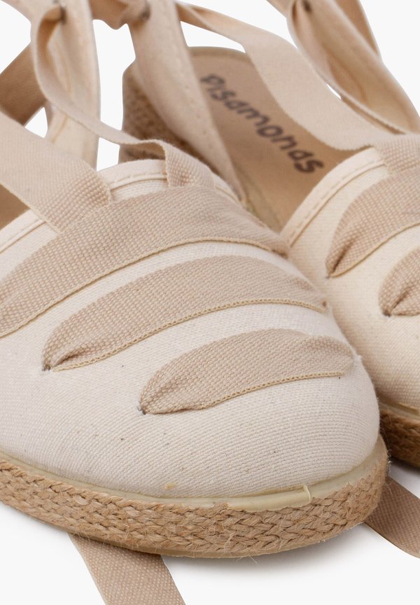 Riemchenballerina – beige