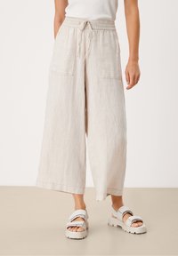 Linnen, lichtbeige wijde broek met een elastische tailleband en trekkoord. Beschikt over twee zijzakken en een zachte, gestructureerde afwerking.