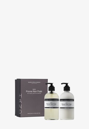 Handseife und Lotion Geschenkeset in klaren Flaschen mit schwarzen Pumpaufsätzen, minimalistisches Design mit dem Etikett "Poivre Noir Frais".