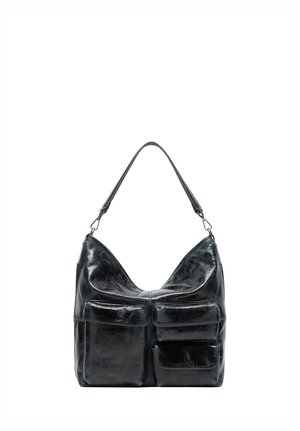 Schwarze Leder-Umhängetasche mit drei vorderen Taschen, davon eine mit Klappe, und abnehmbarem Riemen vor weißem Hintergrund.