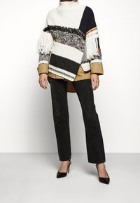 WEEKEND MaxMara Svetr - beige