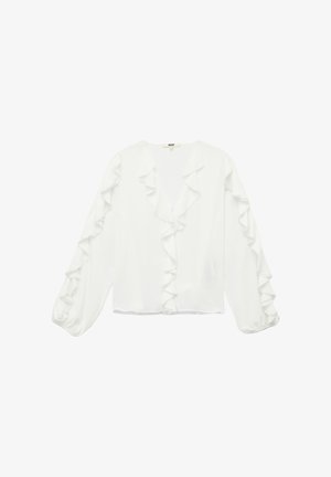 Blusa blanca de manga larga con volantes a lo largo del frente y las mangas, con cuello redondo y puños ligeramente abullonados.