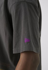 New Era NBA LOS ANGELES LAKERS OVERSIZED T-SHIRT - T-Shirt print - black