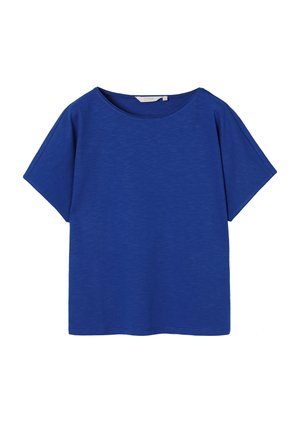 Plava majica kratkih rukava s okruglim izrezom, ležernog kroja, s lagano teksturiranim materijalom i jednostavnim dizajnom.