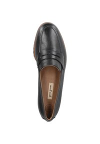 Schwarze Lederloafers mit glatter Textur, ausgestattet mit einem Band über dem Obermaterial, brauner Gummisohle und einer markierten Innensohle.