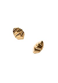 Ohrringe in Goldtönen mit einem skulpturalen, geriffelten Design. Sie verfügen über kantige Formen und eine polierte Oberfläche, die ein strukturiertes Aussehen verleiht.