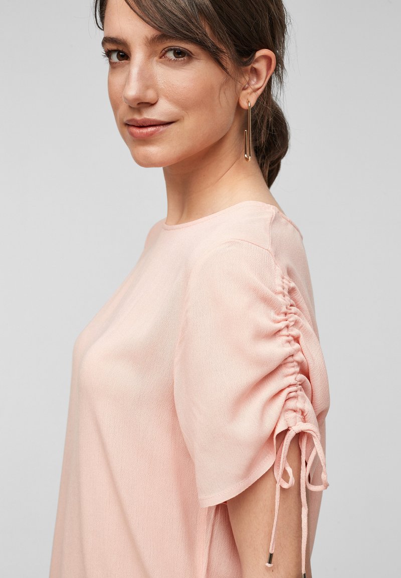 Damen T-Shirts | QS by s.Oliver MET KORTE MOUWEN EN KOORD T-Shirt print apricot/lachs - ZD23953 Damen T-Shirts | QS by s.Oliver MET KORTE MOUWEN EN KOORD T-Shirt print apricot/lachs - ZD23953