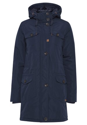 La parka bleu marine présente une capuche, deux poches poitrine et deux poches latérales. Fabriquée en matériau durable avec des fermetures à boutons et des accents de cordon de serrage.