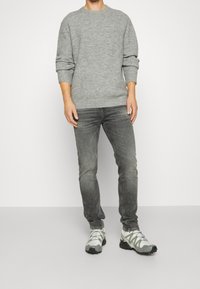 Minimum Stickad tröja - mottled light grey