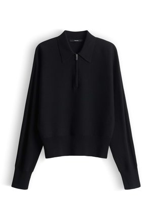 Schwarzer Strickpullover mit hohem Kragen und halblangem Reißverschluss. Mit langen Ärmeln und kurzem Saum. Glatte Textur ohne Muster.