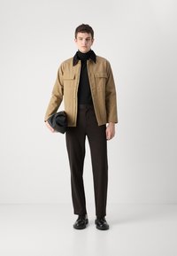 Mads Nørgaard METROPOLIS MORTEN PANTS - Chino hlače - brown