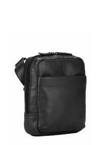 Borsa a tracolla in pelle nera con forma rettangolare, dotata di chiusura a zip, tasca frontale e tracolla regolabile. Texture liscia.