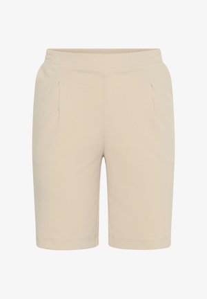 Shorts beiges longueur genou avec une ceinture plate, des poches latérales et des plis taillés sur fond blanc.
