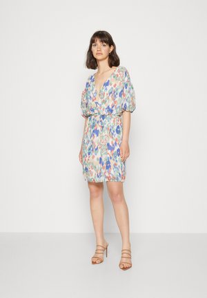 VILA VILUNA 2/4 V-NECK DRESS - Φόρεμα ημέρας - cloud dancer