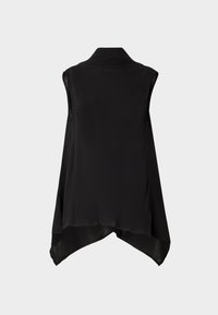 Must mustriga blouse ilma varrukateta, struktureeritud krae, voolav kangas ja asümmeetriline alumine serv. Sile tekstuur ja lihtne, elegantne disain.