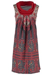 Mouwloze jurk met een cowlnek, voorzien van een bloemenpatroon in rood, groen en zwart. De stof heeft een gestructureerde afwerking met decoratieve accenten.