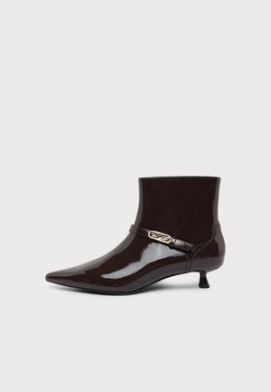 KARL LAGERFELD PASHA  SIGNIA CURVE ANKLE BOOT - Bottines - dark brown textured lthr