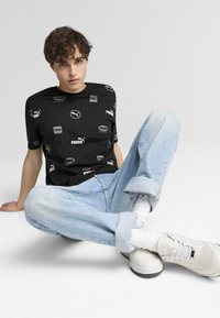 Puma POWER - Marškinėliai su spaudiniu - black