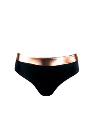 Czarne bikini z błyszczącym miedzianym pasem, o gładkiej strukturze i klasycznym kroju. Brak dodatkowych wzorów lub akcentów.