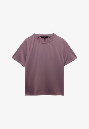 Top a maniche corte e scollo rotondo in morbido tessuto lavanda con una texture liscia e maniche raglan, caratterizzato da una vestibilità rilassata e cuciture minime.