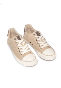 Bežist kanga sneakerid valge kummitaldadega, ümar varbaosa ja kontrastsete pruunide kannaaktsentidega. Omada valgeid paelu ja metalset silmust.