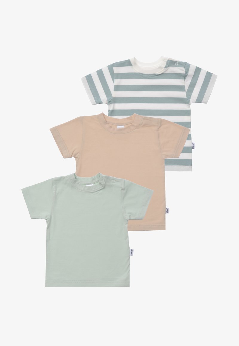Drei kurzärmelige T-Shirts: eines gestreift in Grün und Weiß, eines einfarbig beige und eines einfarbig hellgrün, alle aus weichem Baumwollstoff.