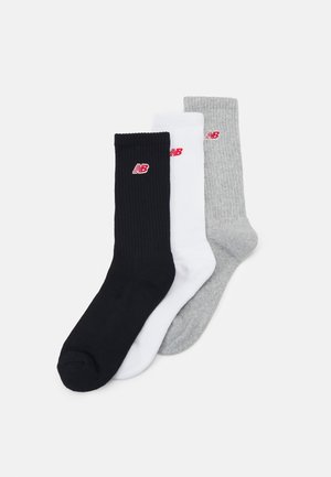 ESSENTIALS CUSHIONED CREW SOCKS PATCH LOGO 3 PACK - Socks - white/grey/black