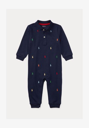 Tumesinine beebikolmikus pikkade varrukatega, mitmevärviliste tikitud polomängija logodega ja kahe nupuga kraega.