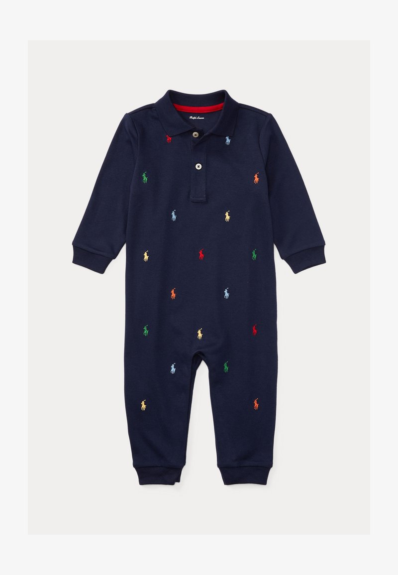 Tmavě modrý dětský overal s dlouhým rukávem s vícebarevnými vyšívanými logy jezdce na pólu a límečkem s dvěma knoflíky.