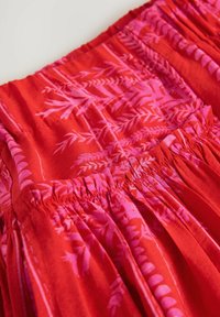 Next PALAZZO - Bukser - red pink print