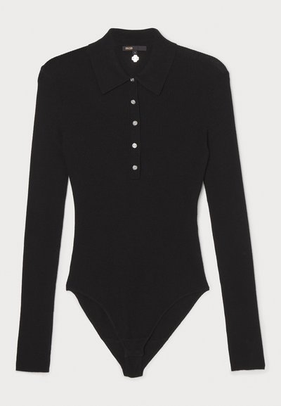 Body noir à manches longues en tissu côtelé. Présente un col, une patte de boutonnage à cinq boutons avec des accents métalliques, et un design ajusté.