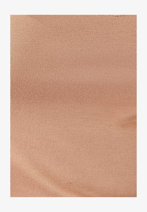 Perzik ribstof met fijne verticale lijnen, een gladde textuur en een lichte glans. Effen kleur zonder zichtbare patronen of accenten.