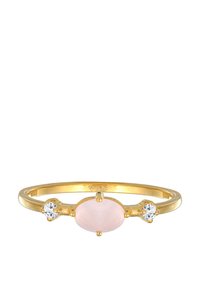 Guldring med en central oval pink sten, flankeret af to klare runde sten. Glat skal med en poleret finish.