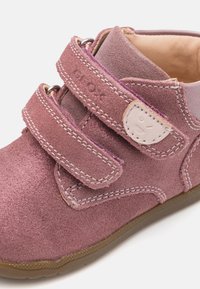 Geox MACCHIA GIRL - Boty se suchým zipem - rose smoke