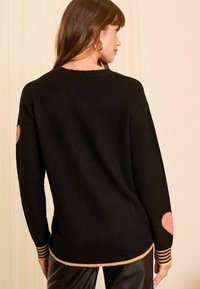 Love & Roses PETITE FIT - COSY CREW NECK - Pulóver - black multi
