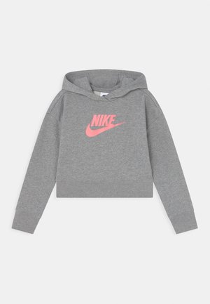 Szara krótka bluza z kapturem z długimi rękawami i różowym logo Nike na środku klatki piersiowej, wyposażona w kaptur oraz prążkowany dół i mankiety.