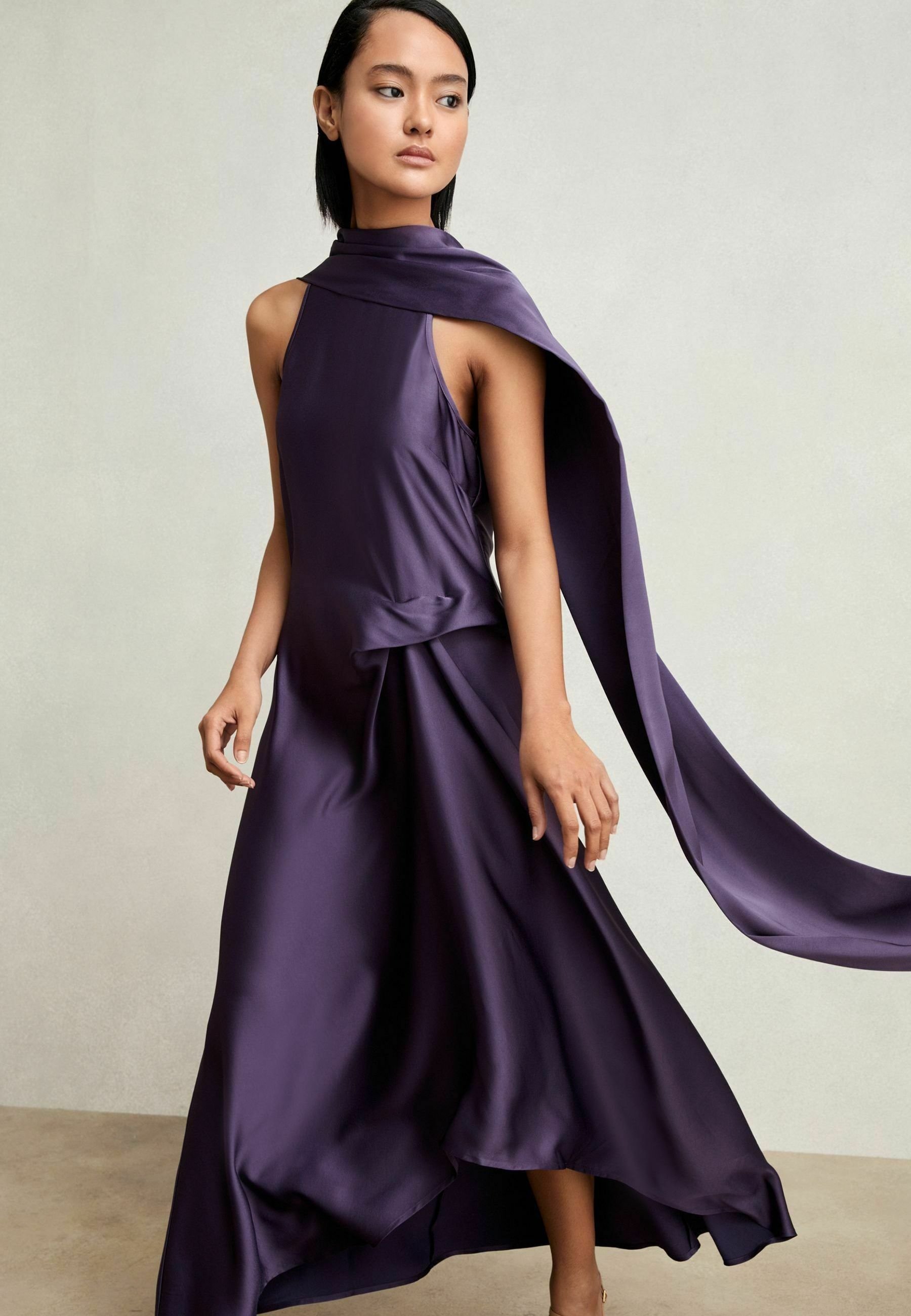 Reiss REGULAR FIT - MICHELLE TUCK-DETAIL MIDI - Occasion