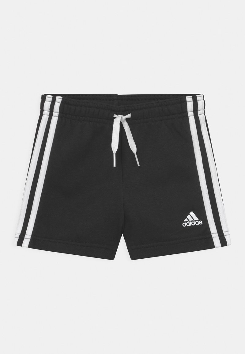 Pantalones cortos negros de Adidas con rayas laterales blancas, cinturilla elástica y cordón blanco, con el logo de Adidas en la pierna izquierda.