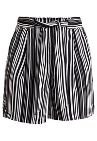 Pantaloncini a righe bianche e nere con cintura annodata, design plissettato e tasche laterali. Realizzati in tessuto leggero con una texture liscia.