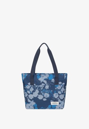 Navyblaue Tasche mit floralem Batikmuster in Hellblau, aus strapazierfähigem Material mit zwei oberen Griffen und einem Logopatch.