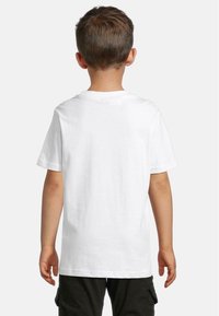 Mister Tee MICKEY MOUSE SMART TEE - Triko s potiskem - white