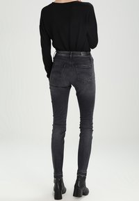 Tommy Jeans Vaqueros pitillo - black denim